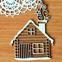 Украшение из чипборда "Домик" (Матрешка) Украшение из чипборда "Домик" (Матрешка)