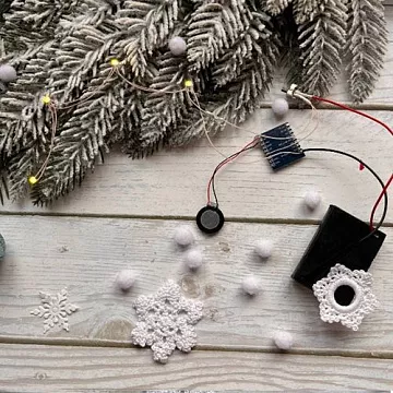 Музыкальный модуль с 4 желтыми светодиодами и мелодией "В лесу родилась елочка", сменная батарейка (ScrapIllumination)