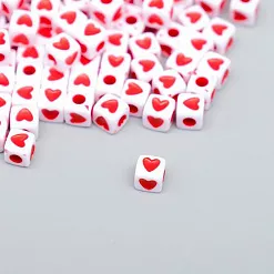 Набор бусин "Кубик. Красное сердечко" (АртУзор) Набор бусин "Кубик. Красное сердечко" (АртУзор)