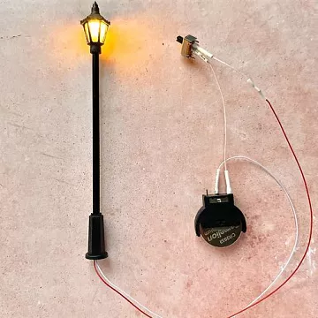 Подсветка "Уличный фонарь черный", модуль с 1 желтым светодиодом, сменная батарейка (ScrapIllumination)