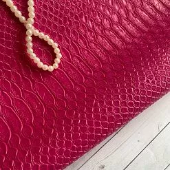 Отрез экокожи 30х69 см "Текстурный. Питон фуксия" (Pty Китай)