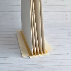 Переплет на 6 разворотов, с листами 20х30, цвет золотой, шаг 0,7 см