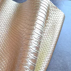 Отрез экокожи 30х69 см "Текстурный. Питон светлое золото" (Pty Китай)