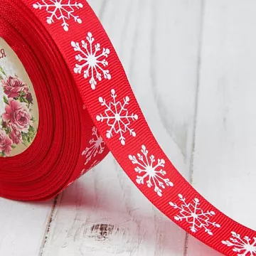 Лента репсовая "Снежинки на красном", ширина 2,5 см, длина 1 м (АртУзор) Лента репсовая "Снежинки на красном", ширина 2,5 см, длина 1 м (АртУзор)