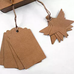 Набор крафт-ярлычков "Подарочные" с джутовым шпагатом и рафием (DoCrafts) Набор крафт-ярлычков "Подарочные" с джутовым шпагатом и рафием (DoCrafts)