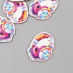 Деревянное украшение "Крутые наушники" (АртУзор) Деревянное украшение "Крутые наушники" (АртУзор)