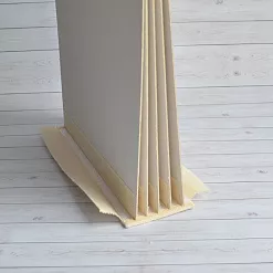 Переплет на 6 разворотов, с листами 20х30, цвет жемчуг, шаг 0,7 см