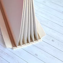 Переплет на 7 разворотов, с листами 30х20, цвет крафт, шаг 1 см