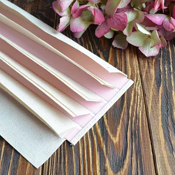 Переплет на 5 разворотов, цвет розовый жемчужный, длина 25 см, шаг 1,5 см