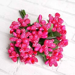 Букетик глянцевых и сахарных ягодок "Розовый яркий"